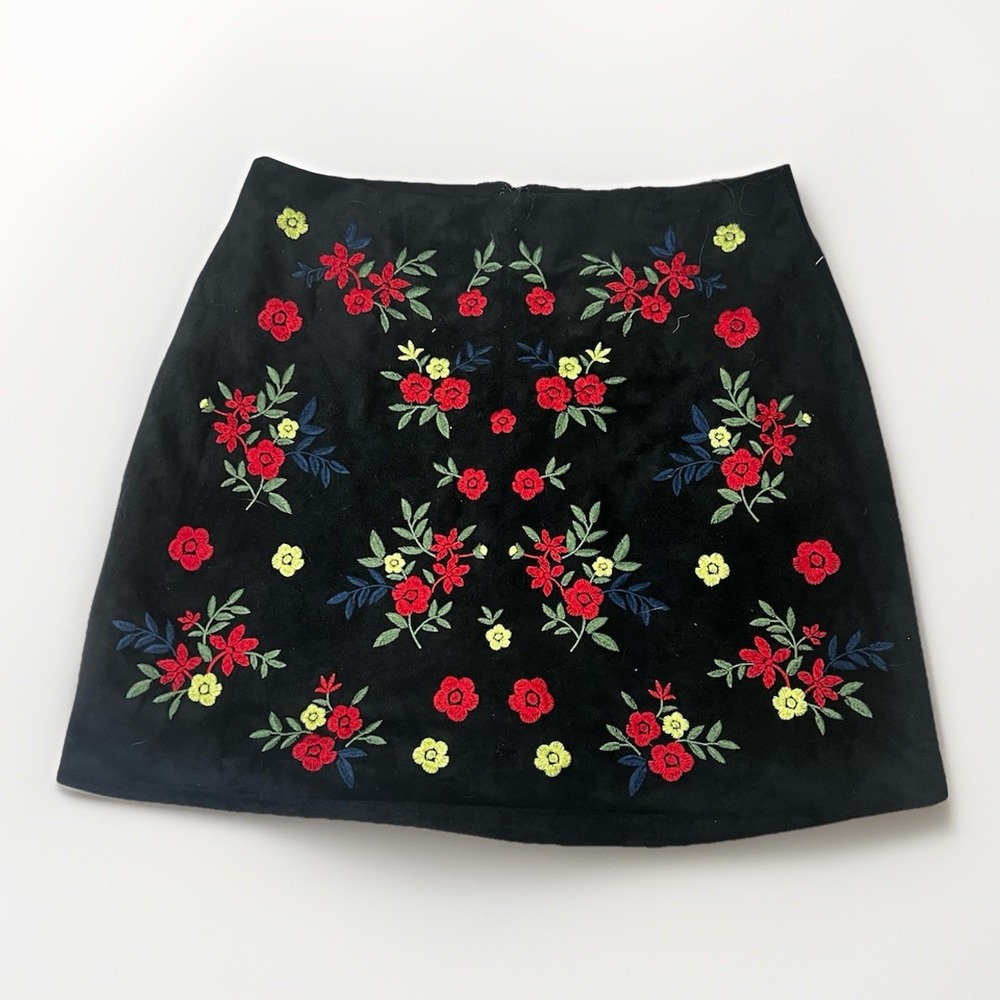 Retro Forever 21 Velvet Black Embroidered Skirt, Fully Lined‎ Women's Size M